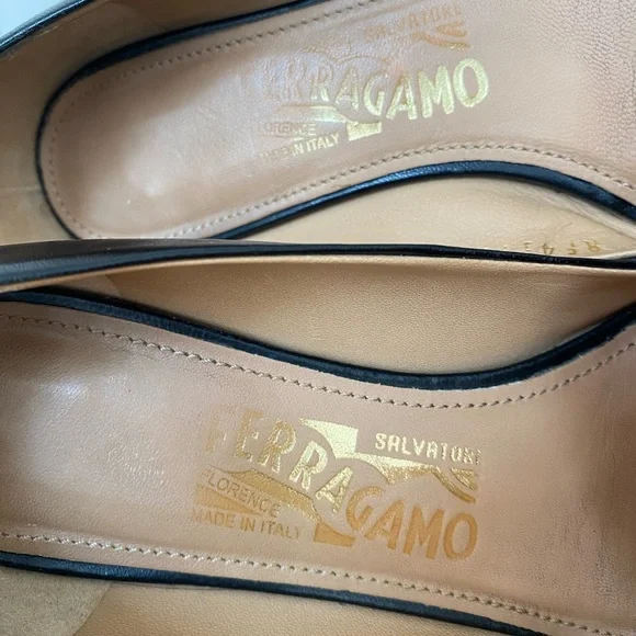 Salvatore Ferragamo Fiamma keyhole black and gold flats - Picture 9 of 12